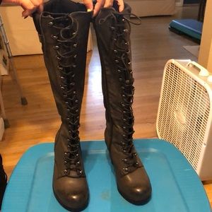 Beautiful barely used wide calf Torrid knee boots